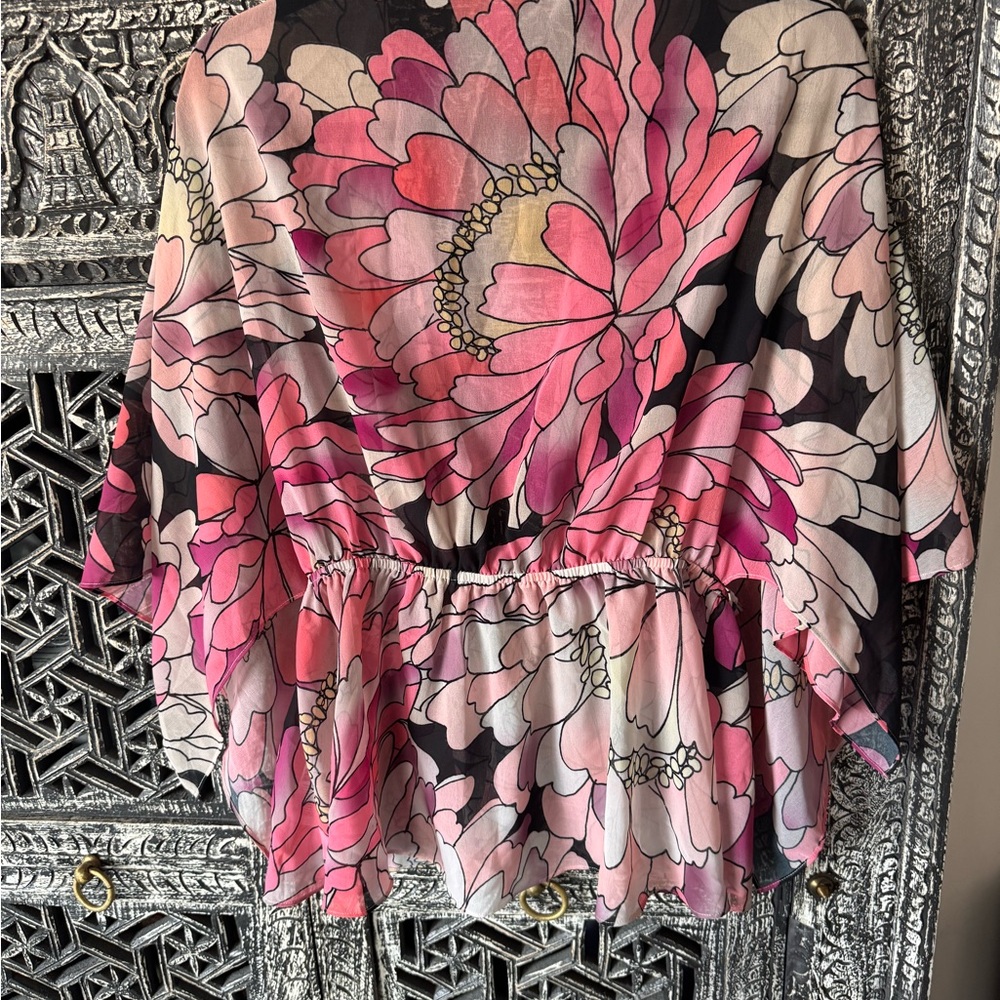 Floral Kimono with Pink and Black Design - Picture 2 of 4
